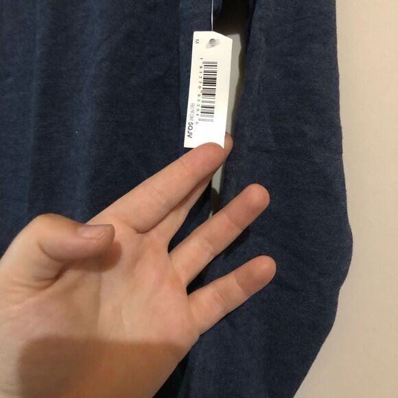 📳 Amazon Essential | NEW Navy Blue Crewneck - Picture 3 of 3